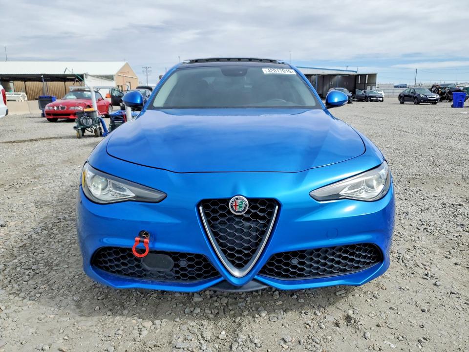 42017016 :رقم المزاد ، ZARFAEEN9J7589847 vin ، 2018 Alfa Romeo Giulia مزاد بيع