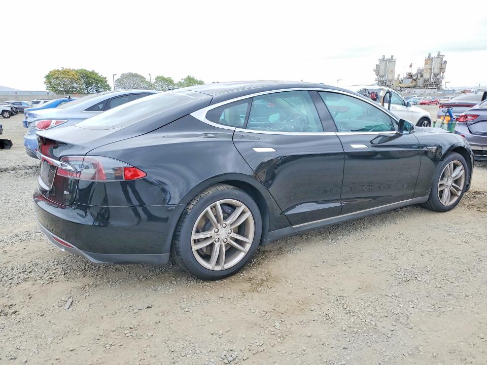 48277666 :رقم المزاد ، 5YJSA1CN6DFP26679 vin ، 2013 Tesla Model S مزاد بيع