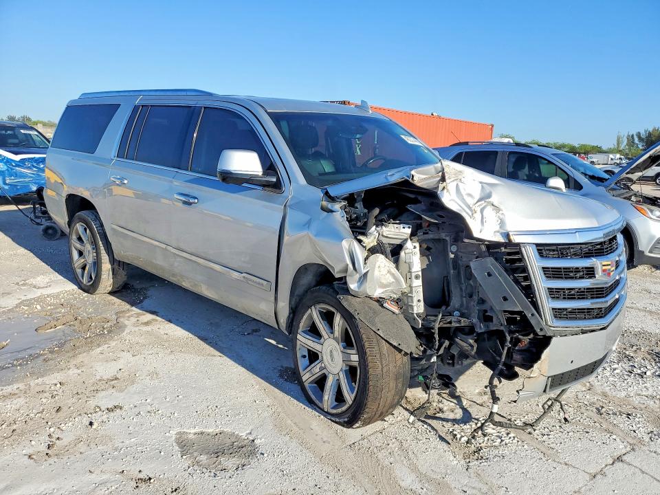46237466 :رقم المزاد ، 1GYS3HKJ2LR178314 vin ، 2020 Cadillac Escalade مزاد بيع