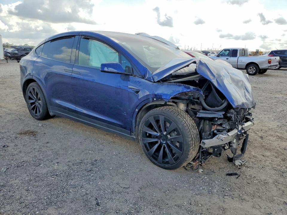 47130786 :رقم المزاد ، 7SAXCBE62NF352829 vin ، 2022 Tesla Model X مزاد بيع