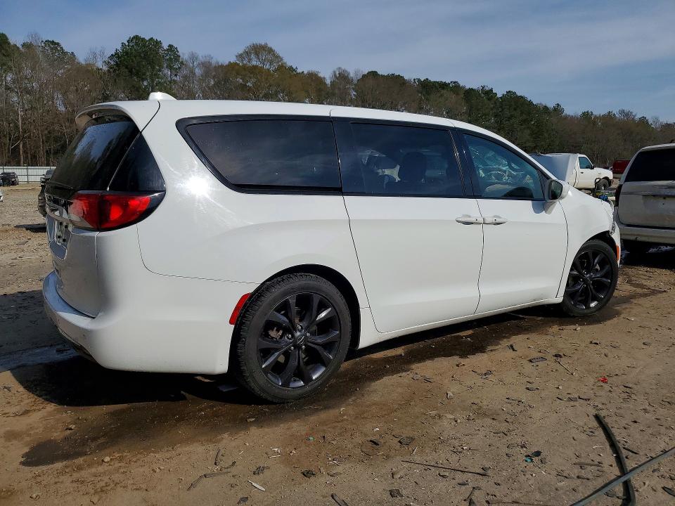 2018 Chrysler Pacifica მანქანა იყიდება აუქციონზე, vin: 2C4RC1FG8JR260324, აუქციონის ნომერი: 47010816