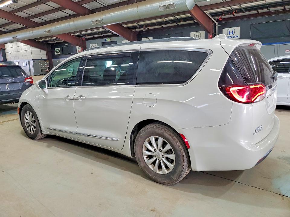 47832646 :رقم المزاد ، 2C4RC1BG4HR670635 vin ، 2017 Chrysler Pacifica مزاد بيع