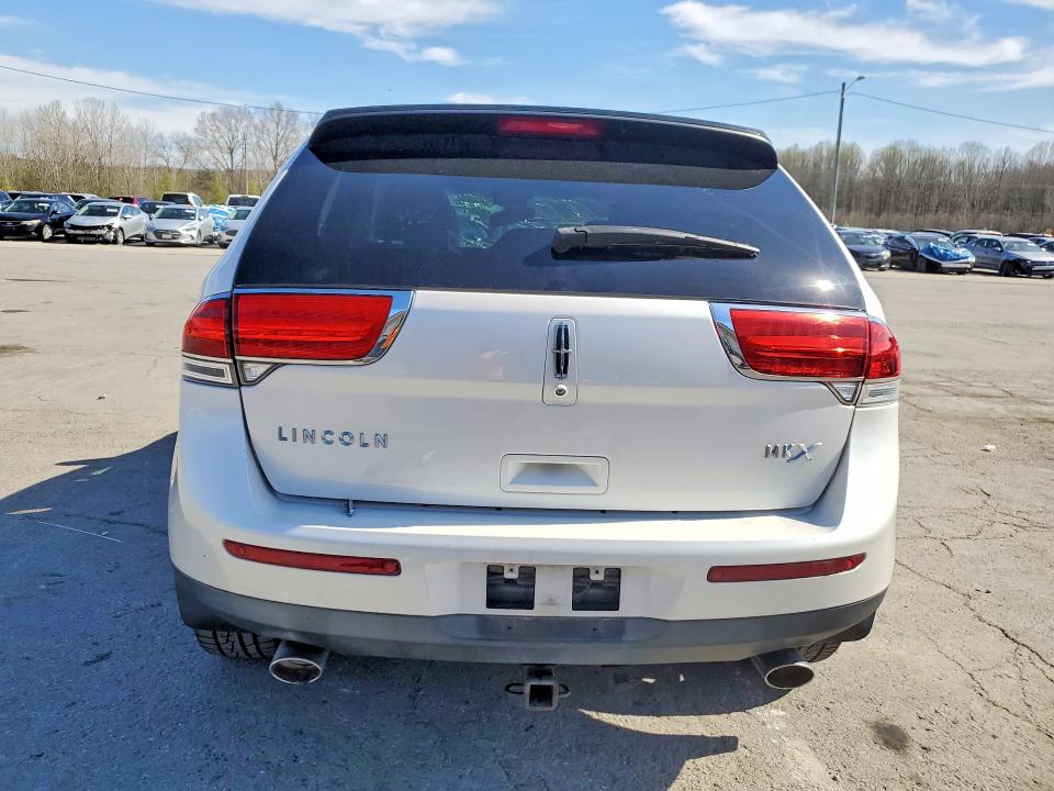 47323716 :رقم المزاد ، 2LMDJ6JK6FBL23946 vin ، 2015 Lincoln Mkx مزاد بيع