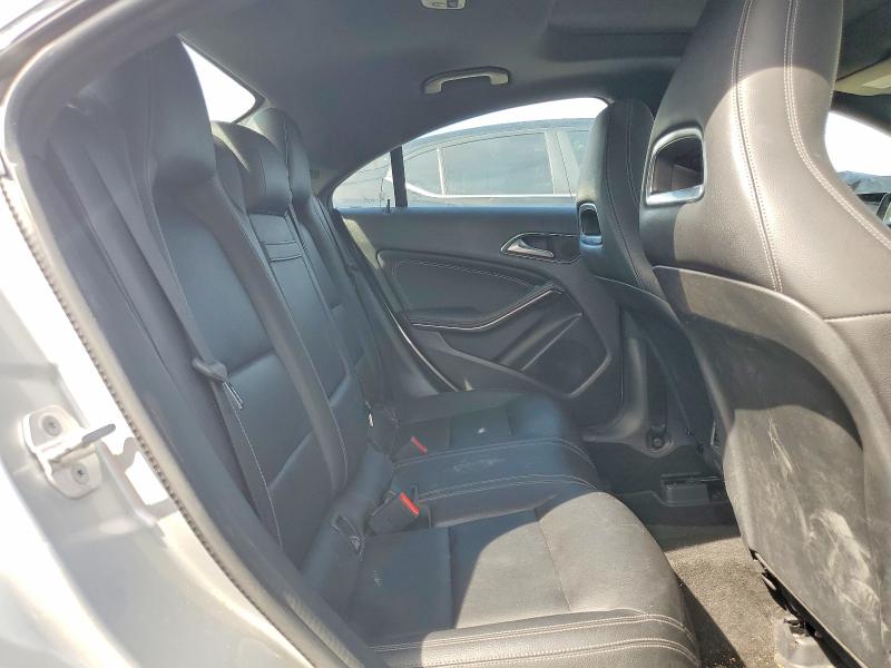 47652766 :رقم المزاد ، WDDSJ4EB1JN566718 vin ، 2018 Mercedes-benz Cla مزاد بيع