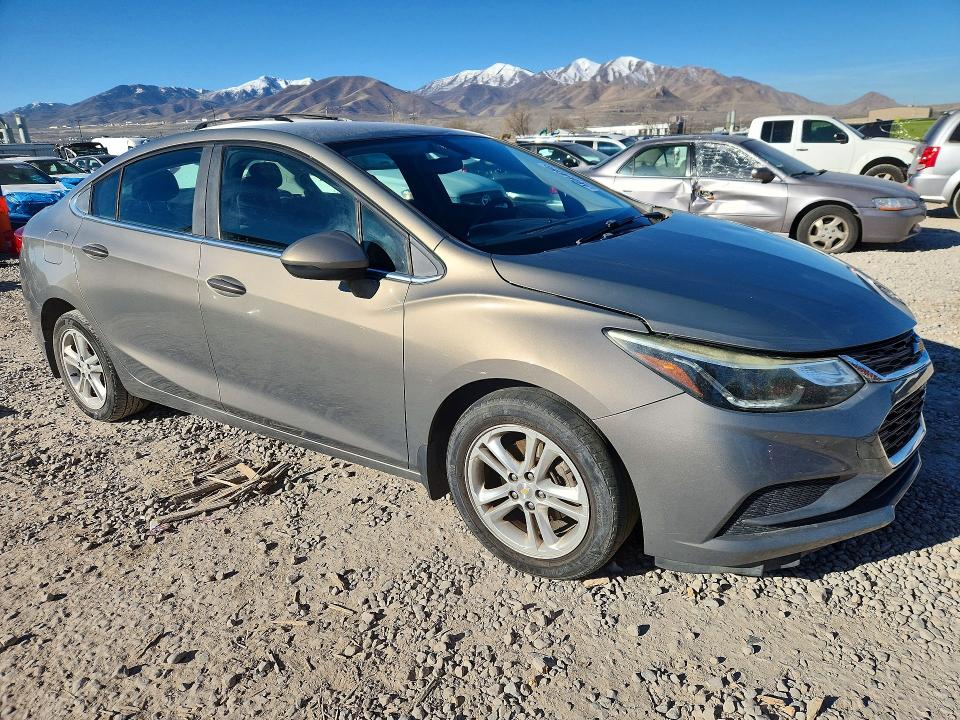 46064056 :رقم المزاد ، 1G1BE5SM4H7163057 vin ، 2017 Chevrolet Cruze مزاد بيع