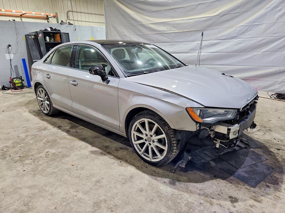 45481216 :رقم المزاد ، WAUBFGFF3F1070054 vin ، 2015 Audi A3 مزاد بيع