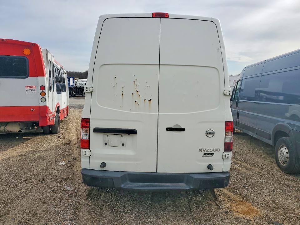 47395536 :رقم المزاد ، 1N6BF0LY0JN818290 vin ، 2018 Nissan Nv2500 مزاد بيع