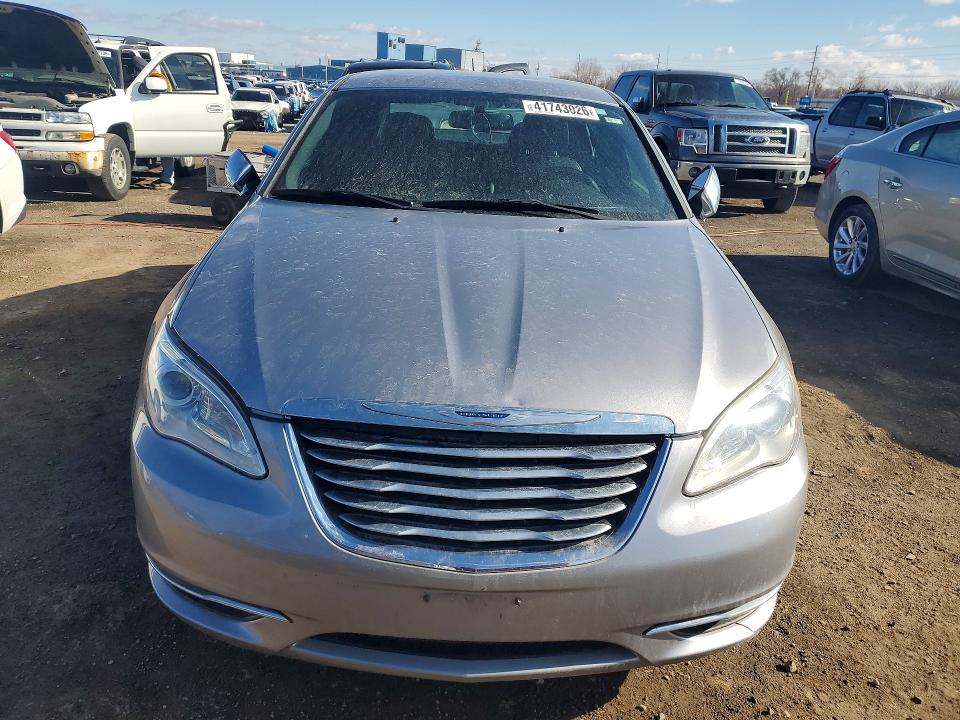 41743026 :رقم المزاد ، 1C3CCBCG6DN739296 vin ، 2013 Chrysler 200 مزاد بيع