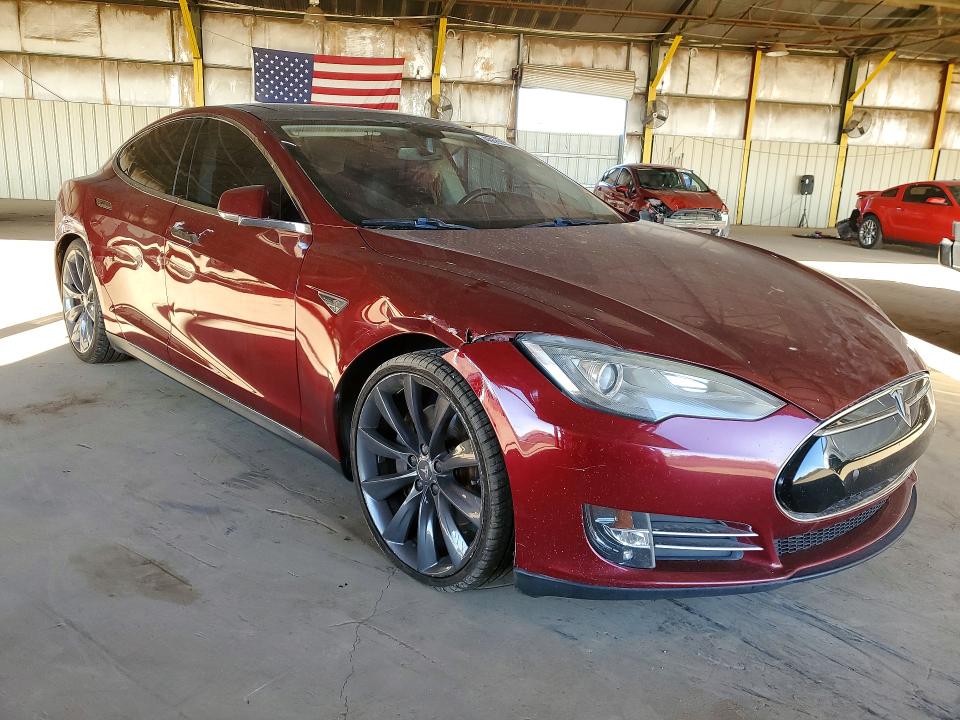 46685706 :رقم المزاد ، 5YJSA1DP1CFS00460 vin ، 2012 Tesla Model S مزاد بيع