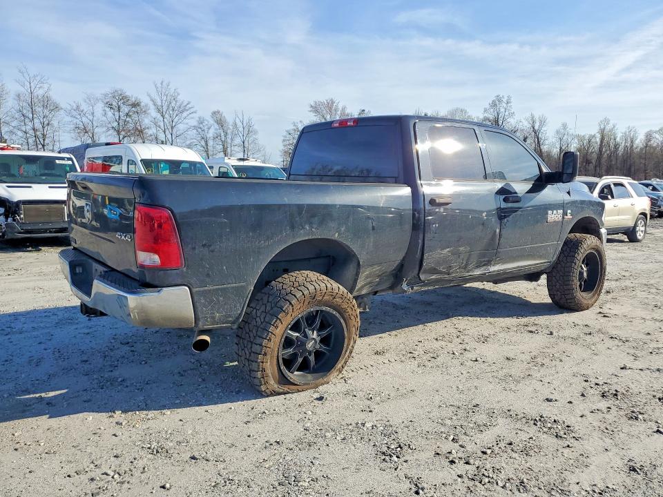 45574346 :رقم المزاد ، 3C6UR5CL9JG340830 vin ، 2018 Ram 2500 مزاد بيع