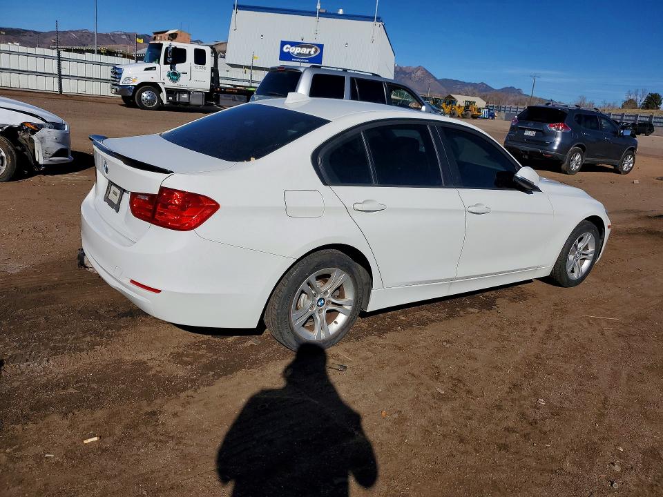 2015 Bmw 328 მანქანა იყიდება აუქციონზე, vin: WBA3B3G57FNT17695, აუქციონის ნომერი: 45596756