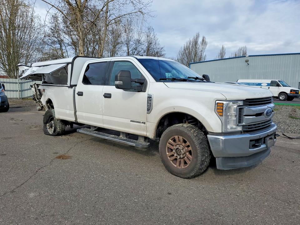 46355806 :رقم المزاد ، 1FT8W3BT2JEC72421 vin ، 2018 Ford F350 مزاد بيع