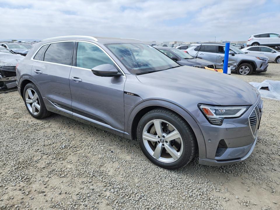 Продажа на аукционе авто 2019 Audi E-tron, vin: WA1LAAGE7KB024475, номер лота: 79378085
