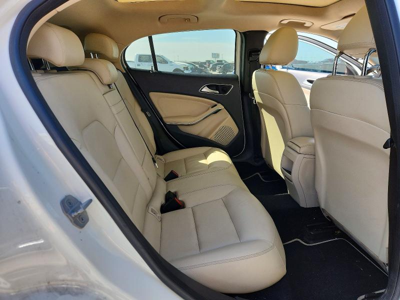 47105726 :رقم المزاد ، WDCTG4EB1FJ118730 vin ، 2015 Mercedes-benz Gla مزاد بيع