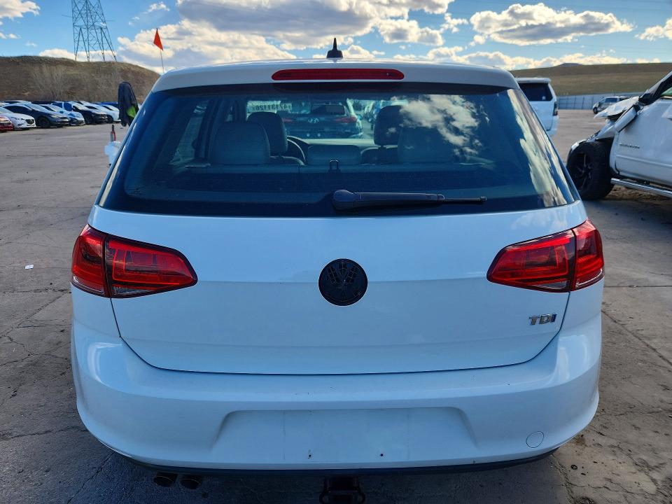 47131126 :رقم المزاد ، 3VWRA7AU2FM050853 vin ، 2015 Volkswagen Golf مزاد بيع