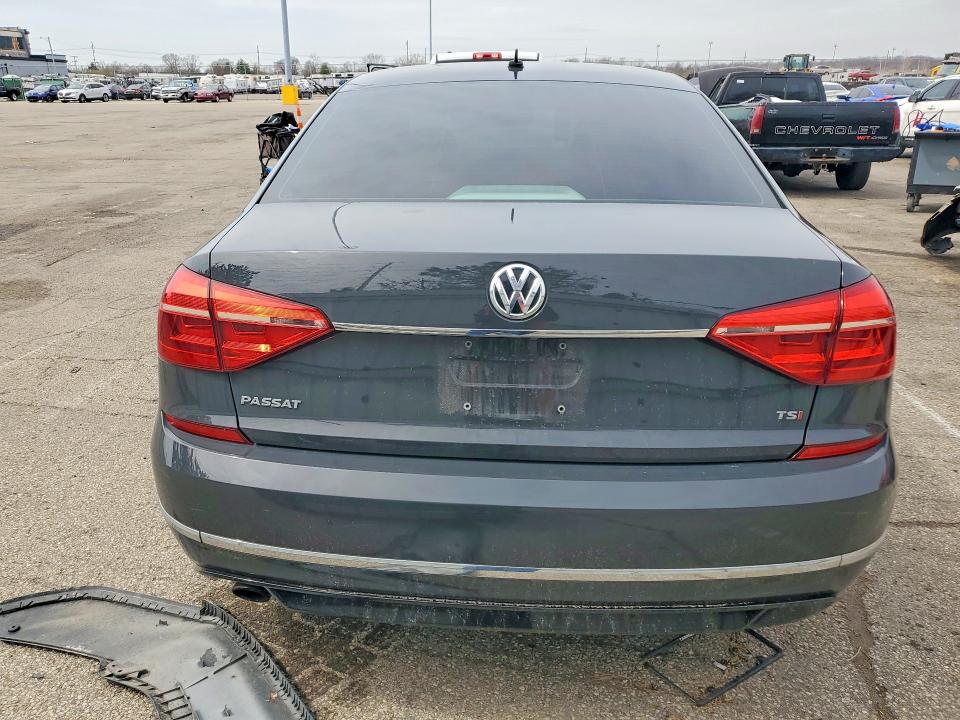 47670216 :رقم المزاد ، 1VWAT7A36GC061016 vin ، 2016 Volkswagen Passat مزاد بيع