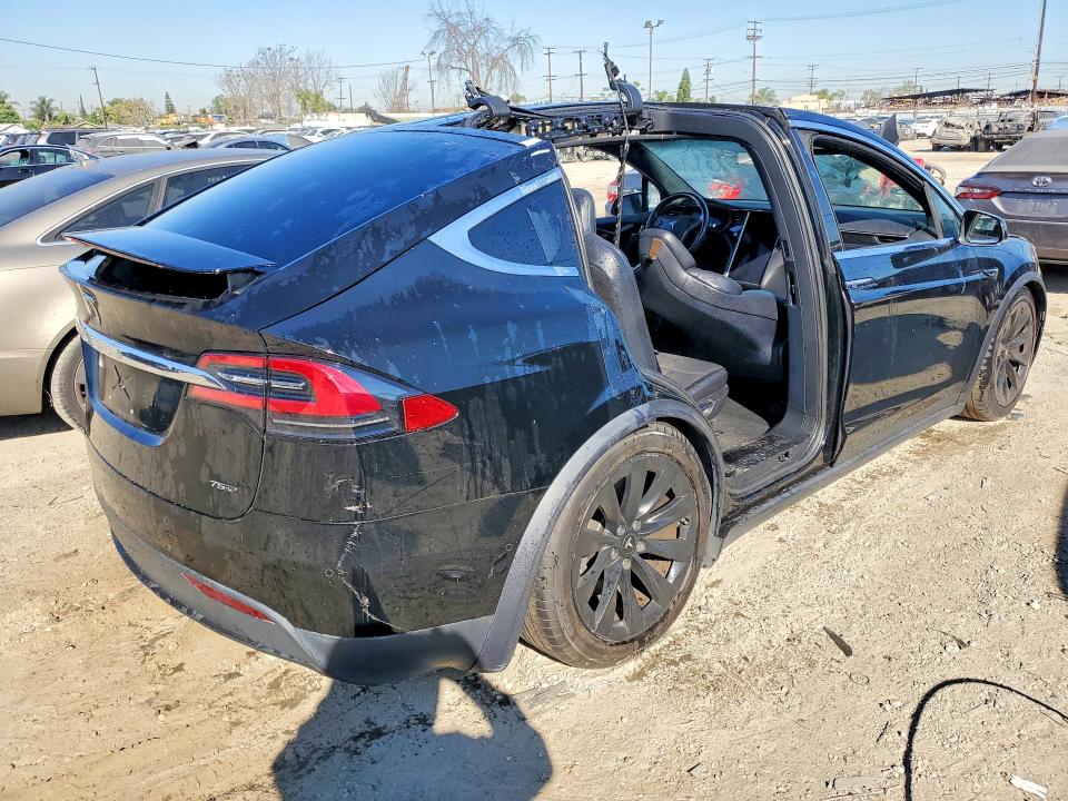 75692515 :رقم المزاد ، 5YJXCAE2XJF113494 vin ، 2018 Tesla Model X مزاد بيع