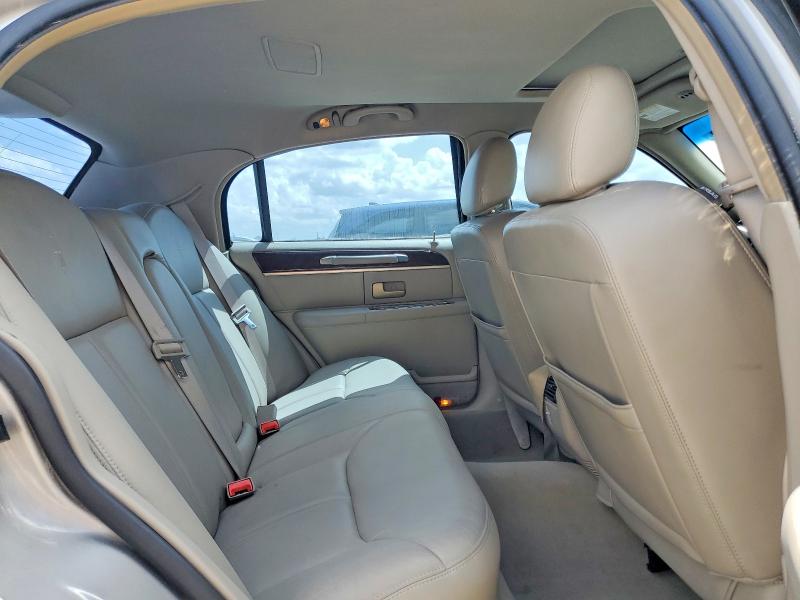 47537436 :رقم المزاد ، 1LNHM82V16Y637239 vin ، 2006 Linc Town Car مزاد بيع
