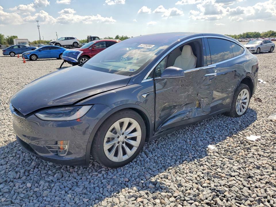 47739386 :رقم المزاد ، 5YJXCBE29JF120037 vin ، 2018 Tesla Model X مزاد بيع