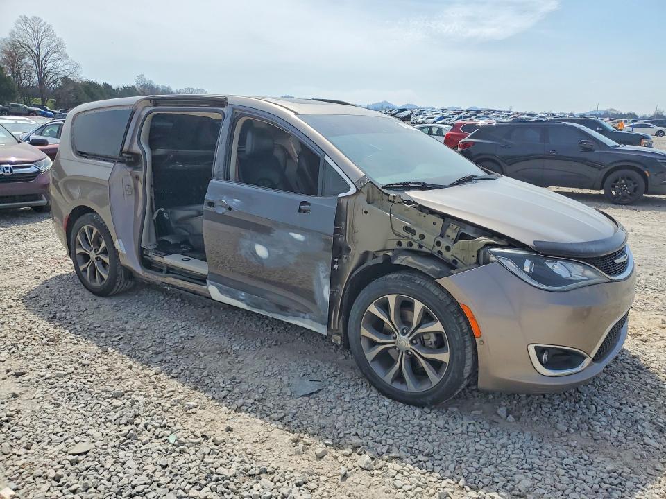 46732196 :رقم المزاد ، 2C4RC1GG9HR744415 vin ، 2017 Chrysler Pacifica مزاد بيع