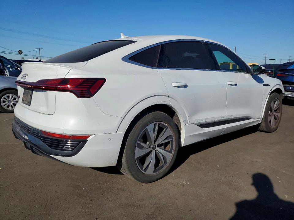 2024 Audi Q8 E-tron მანქანა იყიდება აუქციონზე, vin: WA1CAAGE9RB022074, აუქციონის ნომერი: 46932326