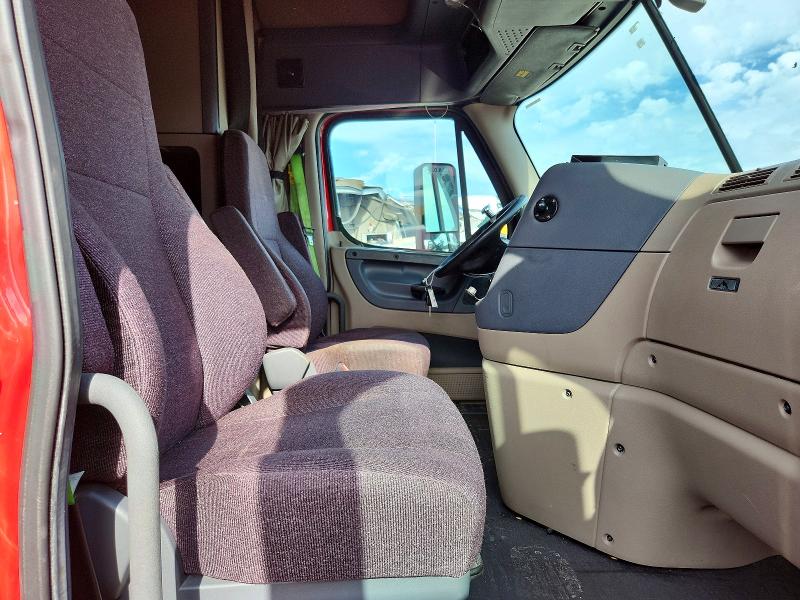 Продаж на аукціоні авто 2018 Freightliner Cascadia 125, vin: 1FUJGLDR7JLJL4720, номер лоту: 79421775