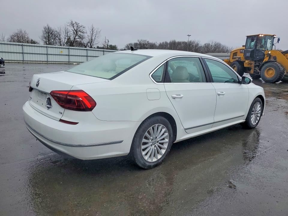 Продажа на аукционе авто 2017 Volkswagen Passat, vin: 1VWBT7A32HC038497, номер лота: 47005126