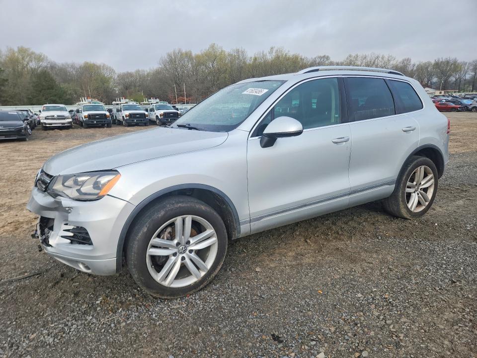 41603486 :رقم المزاد ، WVGEF9BPXED009187 vin ، 2014 Volkswagen Touareg مزاد بيع