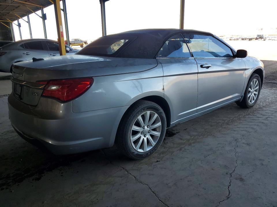 45996166 :رقم المزاد ، 1C3BCBEB1DN592334 vin ، 2013 Chrysler 200 مزاد بيع