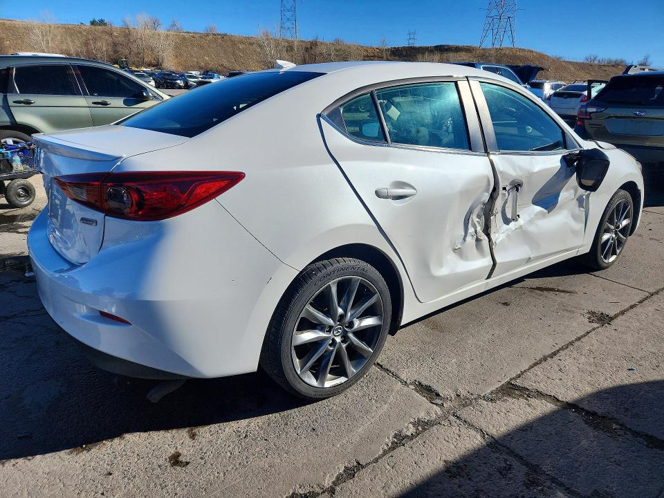 2018 Mazda 3 მანქანა იყიდება აუქციონზე, vin: 3MZBN1V39JM189861, აუქციონის ნომერი: 46676286