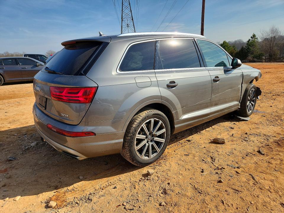 2017 Audi Q7 მანქანა იყიდება აუქციონზე, vin: WA1VAAF73HD057563, აუქციონის ნომერი: 79783035