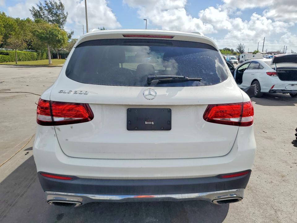 41720506 :رقم المزاد ، WDC0G4JB2JV037391 vin ، 2018 Mercedes-benz Glc مزاد بيع