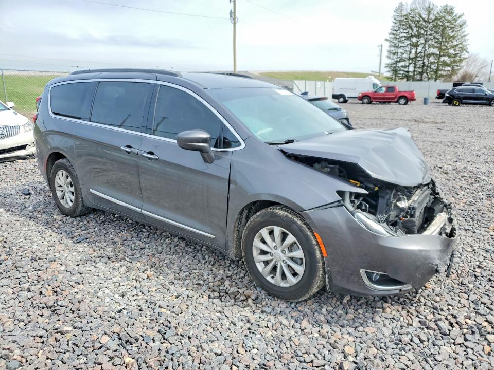 46709296 :رقم المزاد ، 2C4RC1BG2HR702515 vin ، 2017 Chrysler Pacifica مزاد بيع