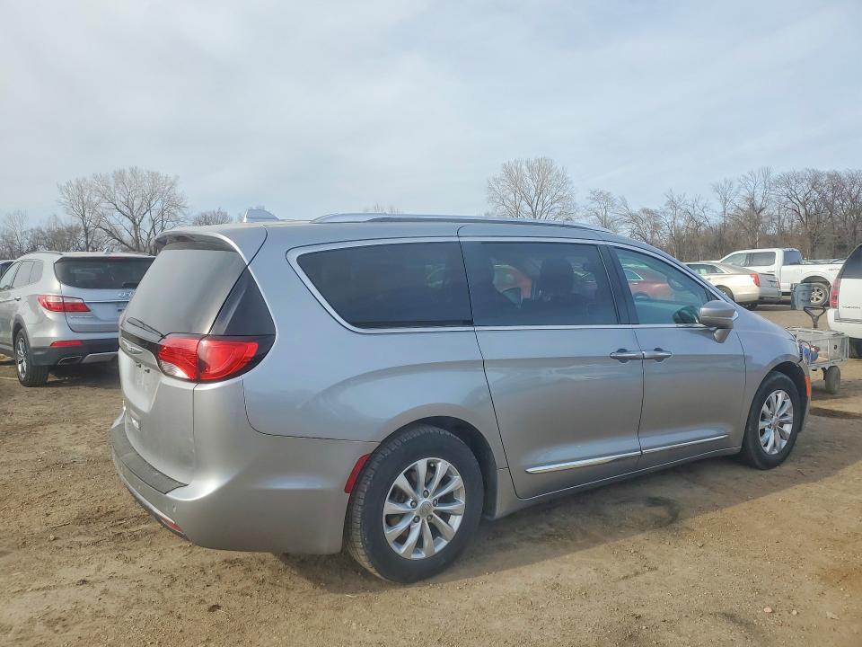46342116 :رقم المزاد ، 2C4RC1BG0JR119737 vin ، 2018 Chrysler Pacifica مزاد بيع