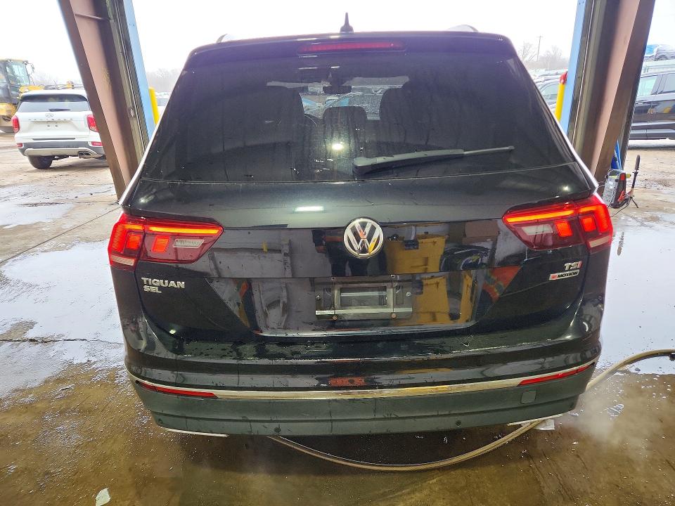 Продажа на аукционе авто 2018 Volkswagen Tiguan, vin: 3VV4B7AX4JM196508, номер лота: 45489746