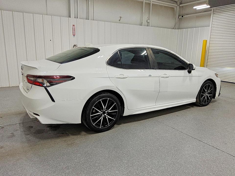 94030195 :رقم المزاد ، 4T1G11AKXMU429951 vin ، 2021 Toyota Camry مزاد بيع