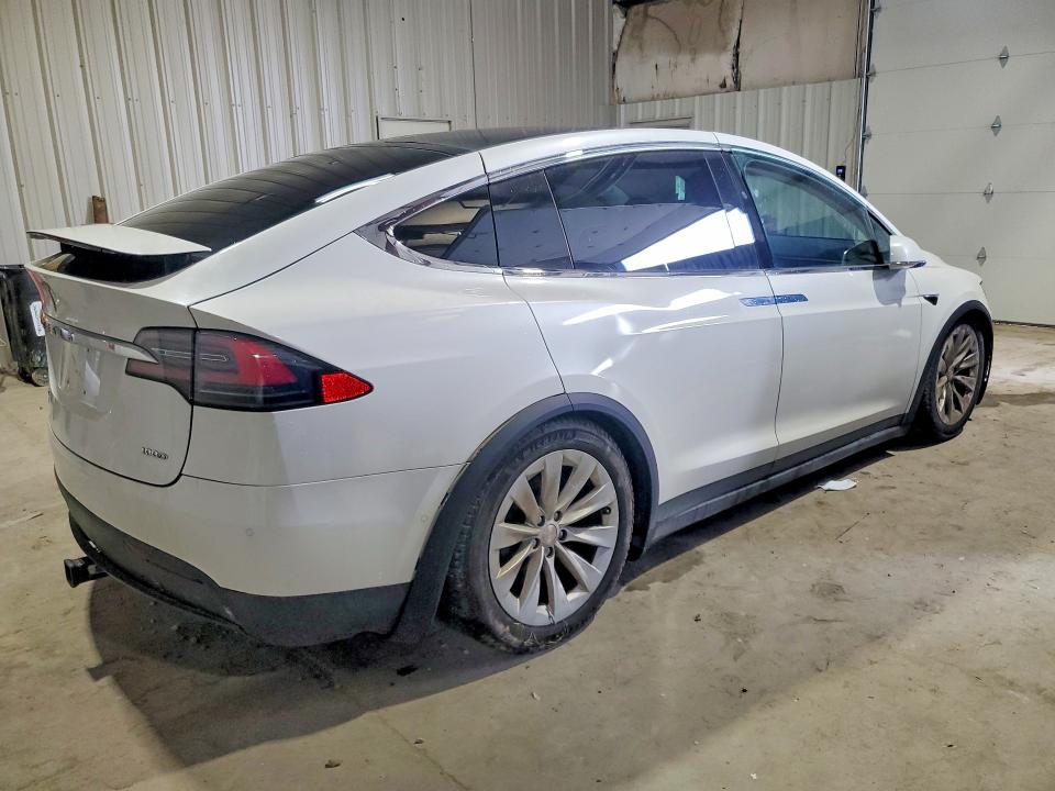 77919785 :رقم المزاد ، 5YJXCDE29HF043692 vin ، 2017 Tesla Model X مزاد بيع