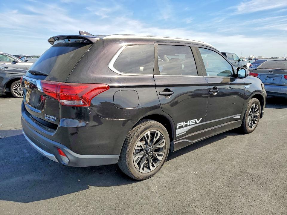 Продаж на аукціоні авто 2018 Mitsubishi Outlander, vin: JA4J24A51JZ030910, номер лоту: 47397346