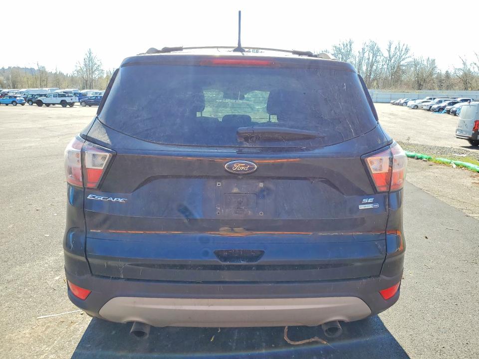 46957736 :رقم المزاد ، 1FMCU9GD8JUA86811 vin ، 2018 Ford Escape مزاد بيع