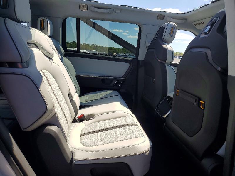 Auction sale of the 2023 Rivian R1s, vin: 7PDSGABA8PN016999, lot number: 46764436