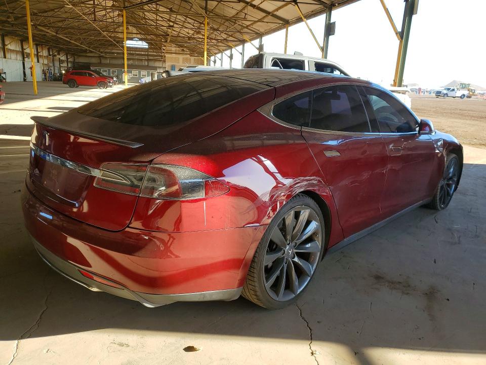 46685706 :رقم المزاد ، 5YJSA1DP1CFS00460 vin ، 2012 Tesla Model S مزاد بيع