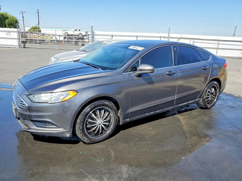 41737646 :رقم المزاد ، 3FA6P0HD4HR255622 vin ، 2017 Ford Fusion مزاد بيع