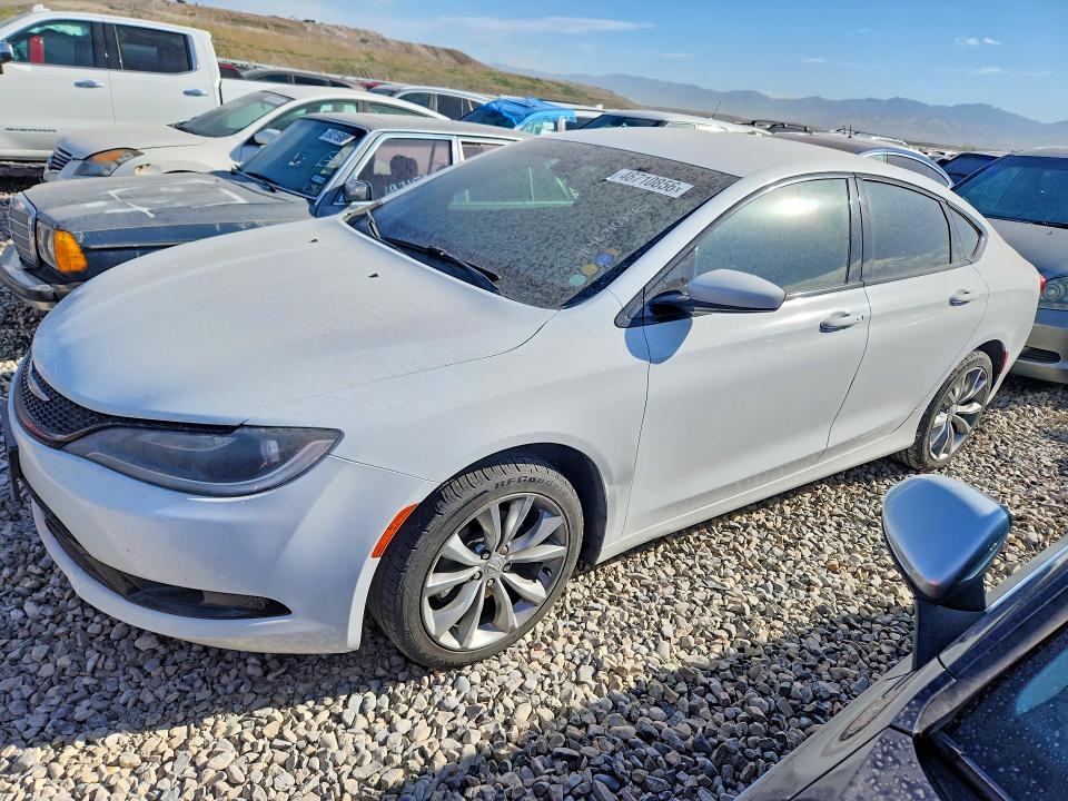 46710856 :رقم المزاد ، 1C3CCCBBXFN725058 vin ، 2015 Chrysler 200 مزاد بيع