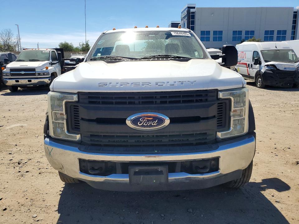 79648485 :رقم المزاد ، 1FDUF5GT8HEC24978 vin ، 2017 Ford F550 مزاد بيع