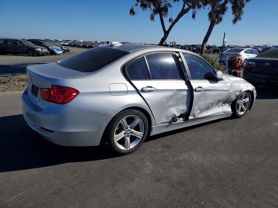 2015 Bmw 320 მანქანა იყიდება აუქციონზე, vin: WBA3B1G59FNT64621, აუქციონის ნომერი: 46756366
