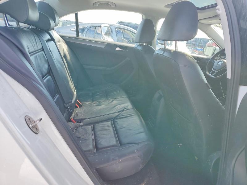 47061606 :رقم المزاد ، 3VWL07AJ0GM372763 vin ، 2016 Volkswagen Jetta مزاد بيع