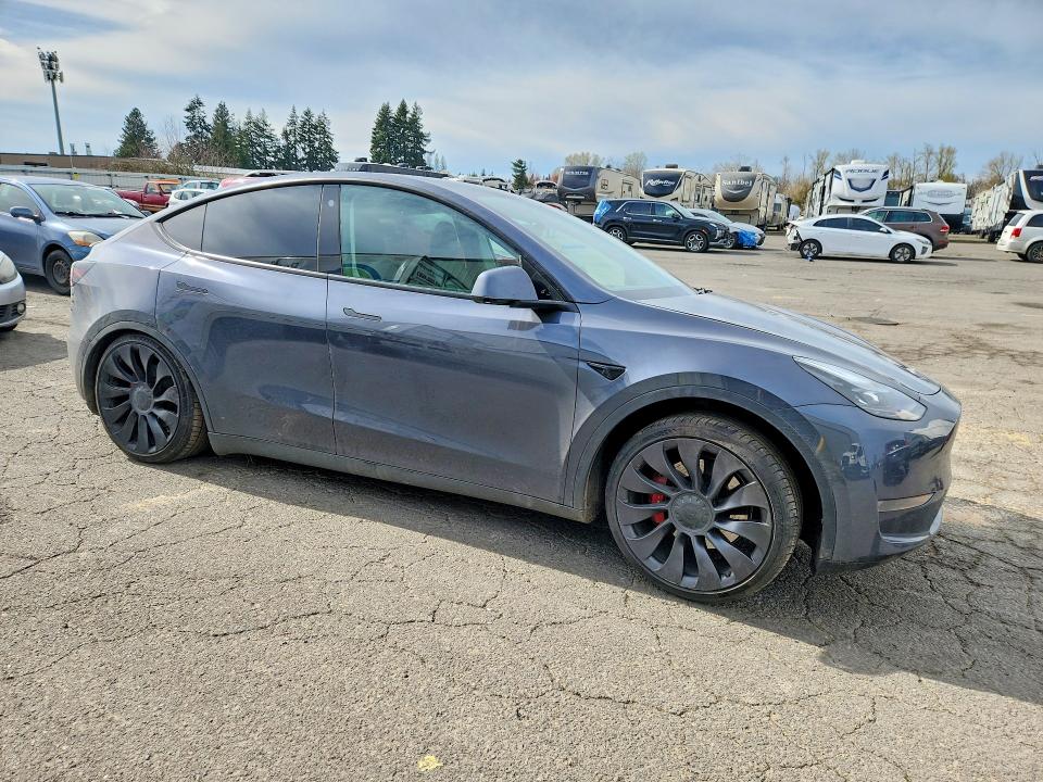 45876566 :رقم المزاد ، 5YJYGDEF3MF139551 vin ، 2021 Tesla Model Y مزاد بيع