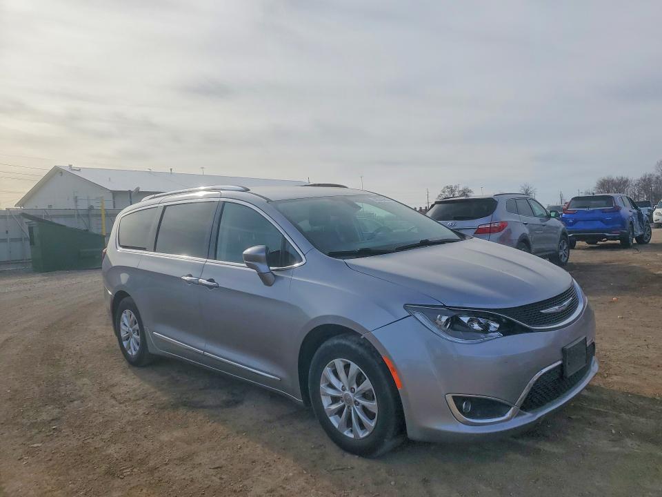 46342116 :رقم المزاد ، 2C4RC1BG0JR119737 vin ، 2018 Chrysler Pacifica مزاد بيع