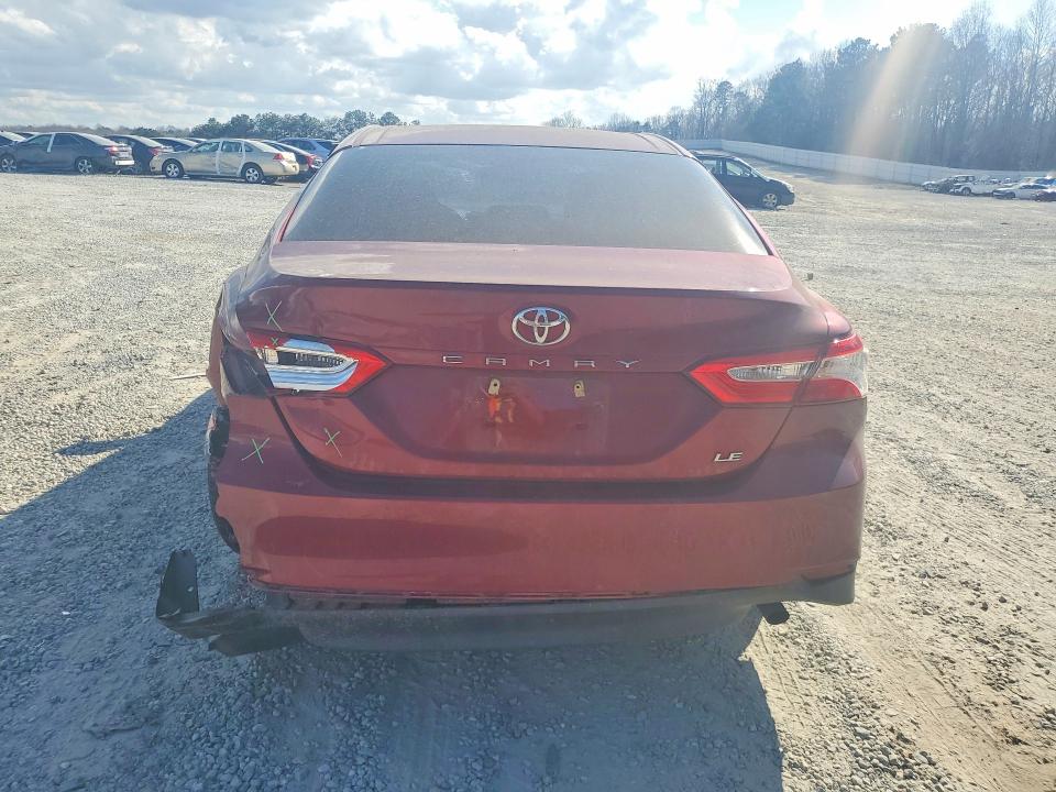 41787296 :رقم المزاد ، 4T1B11HK2JU535550 vin ، 2018 Toyota Camry مزاد بيع