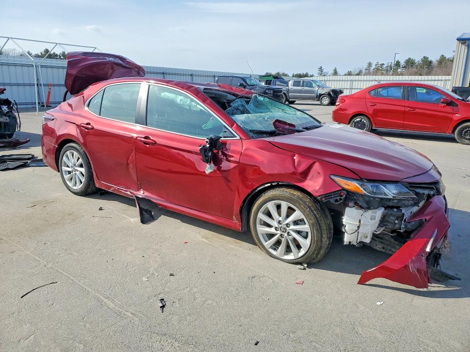 47728816 :رقم المزاد ، 4T1C11BK9NU067786 vin ، 2022 Toyota Camry مزاد بيع